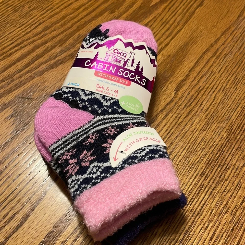 Girls cozy, comfy cabin socks with grip sole & aloe infused